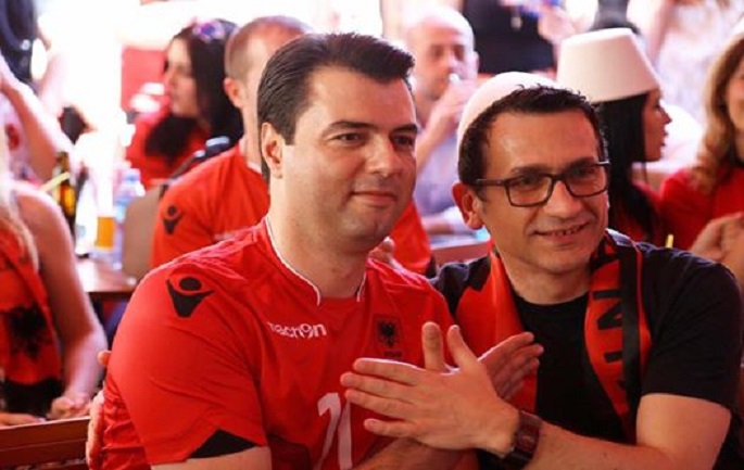 “Kësaj radhe duhen dy çadra”! Deklarata e papritur e Kreshnik Spahiut: Do përdorja sloganin e Sali Berishës! Ja çfarë do të ndodhte nëse do garoja me Partinë Socialiste “Kësaj radhe duhen dy çadra”! Deklarata e papritur e Kreshnik Spahiut: Do përdorja sloganin e Sali Berishës! Ja çfarë do të ndodhte nëse do garoja me Partinë Socialiste