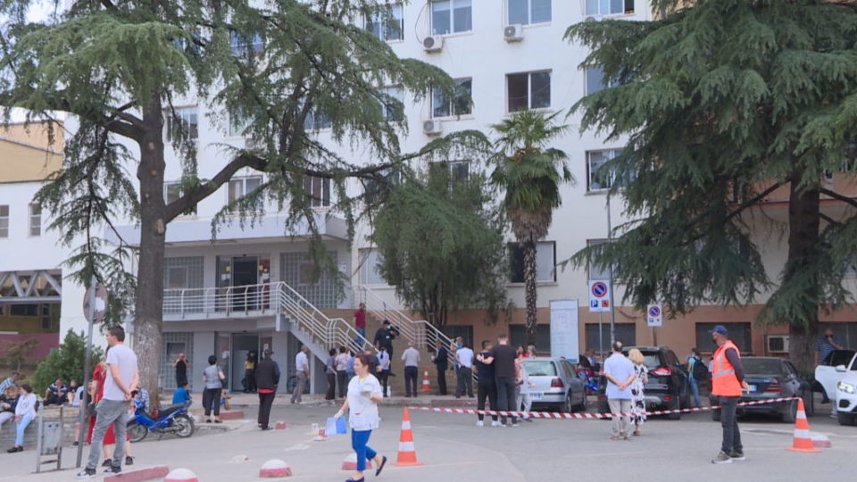 “Skuqet” Kruja: Zbulohet sa raste të reja me COVID-19 janë identifikuar në 24 orët e fundit dhe si ranë në kontakt me virusin “Skuqet” Kruja: Zbulohet sa raste të reja me COVID-19 janë identifikuar në 24 orët e fundit dhe si ranë në kontakt me virusin