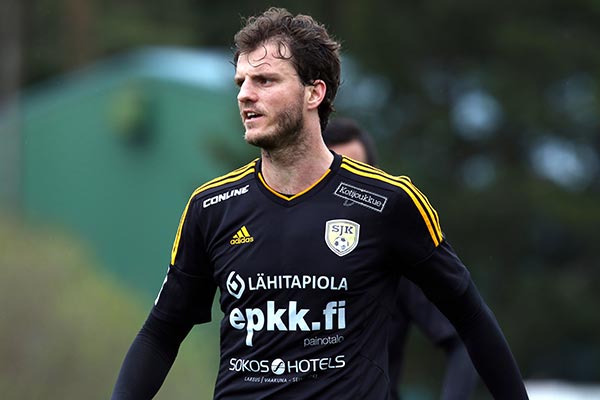 Futbollisti shqiptar kthehet në hero, shpëton nga mbytja një fëmijë Futbollisti shqiptar kthehet në hero, shpëton nga mbytja një fëmijë