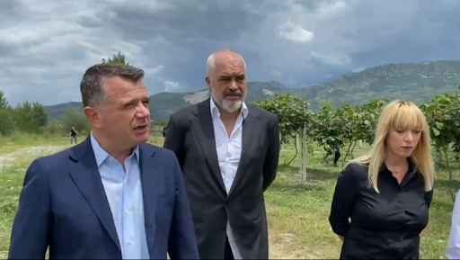 Rama dhe Balla në fermën në Cërrik: “Ajo që sot ka rëndësi është se nuk na mungon buxheti”/ video
