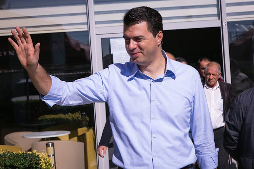 Kryeministri Rama demaskon publikisht Lulzim Bashën! “Hallexhiu” i Lulit një mashtrues: Ai dhe punonjesit kanë marrë nga tre paga (Video) Kryeministri Rama demaskon publikisht Lulzim Bashën! “Hallexhiu” i Lulit një mashtrues: Ai dhe punonjesit kanë marrë nga tre paga (Video)