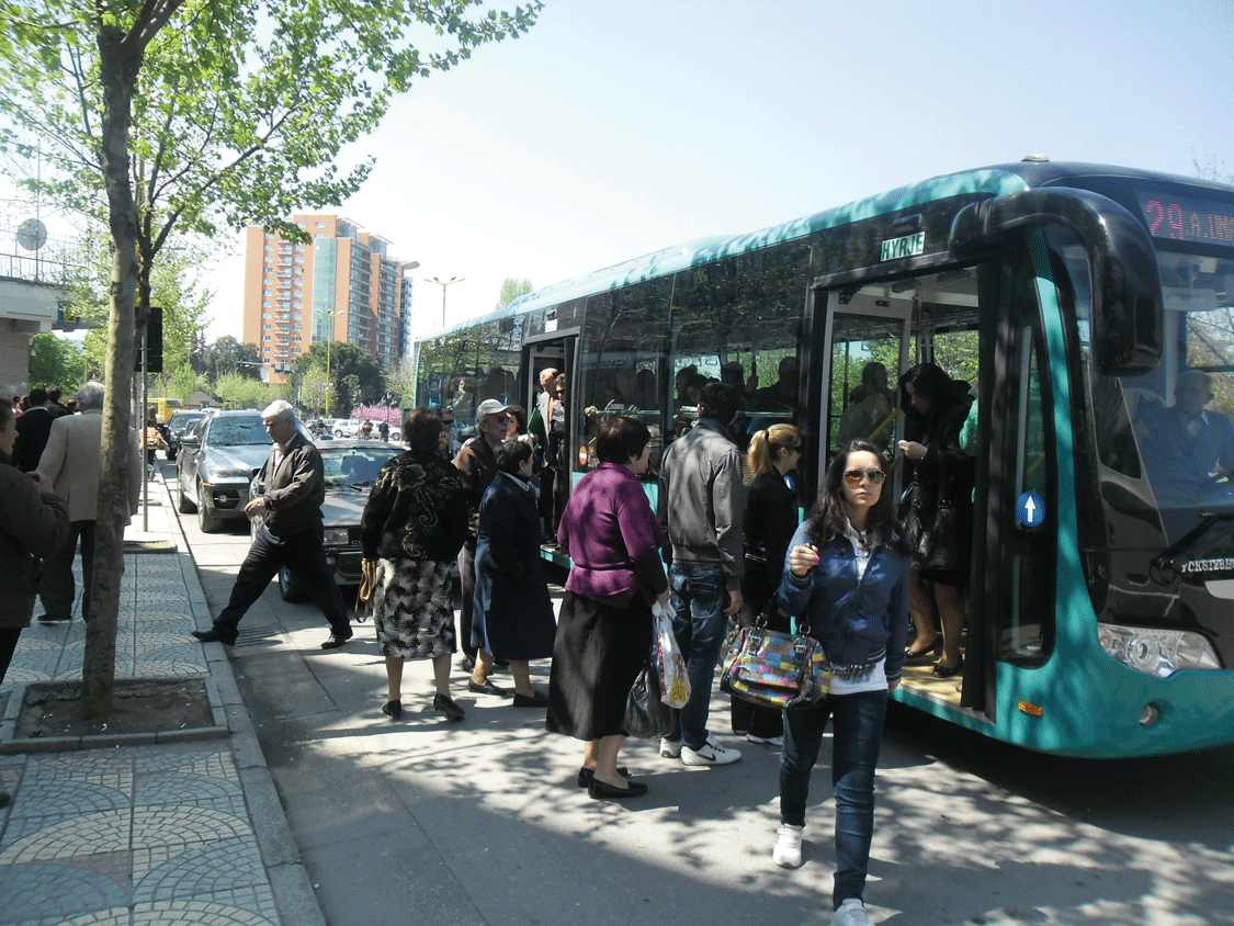 Veliaj jep lajmin e mirë: Së shpejti në Tiranë, linjat e shpejta të autobusëve; si dhe ku do funksionojnë ato
