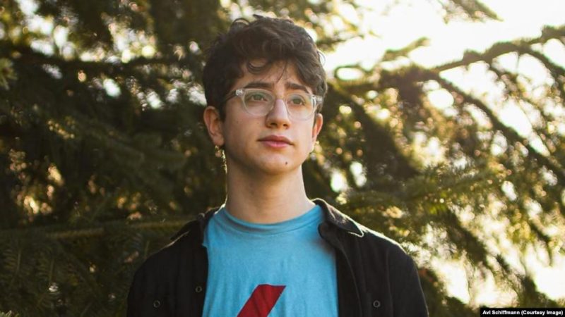 Numëron 30 milion vizitorë në ditë, gjeniu 17 vjeçar tregon historinë se si ndërtoi faqen e internetit që gjurmon përhapjen e COVID-19 në botë Numëron 30 milion vizitorë në ditë, gjeniu 17 vjeçar tregon historinë se si ndërtoi faqen e internetit që gjurmon përhapjen e COVID-19 në botë