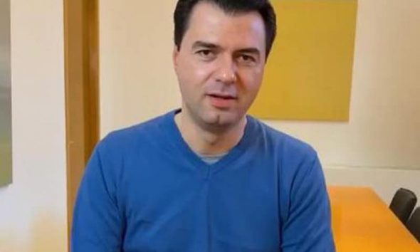 Garderoba e fitores! Kush të vesh mor bir, kush të qeth o xhan?!