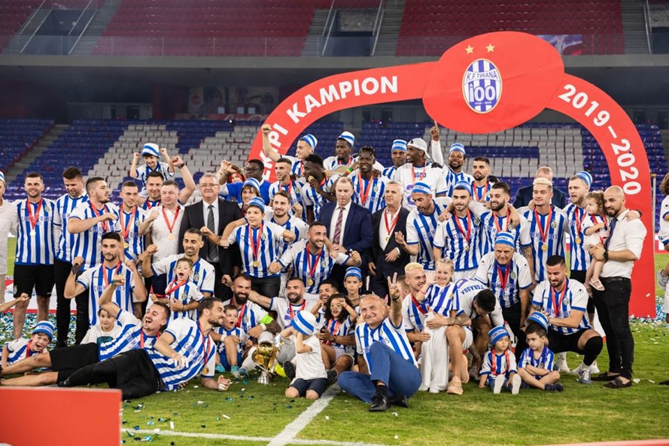 Ilir Meta ngatërron tifozerin e Tironës me “lularët dhe monarët” e opozitës së rrugës! Ilir Meta ngatërron tifozerin e Tironës me “lularët dhe monarët” e opozitës së rrugës!