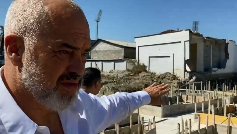 Rama inspekton kantierin e ndërtimit të një shkolle, u shëmb nga tërmeti Rama inspekton kantierin e ndërtimit të një shkolle, u shëmb nga tërmeti