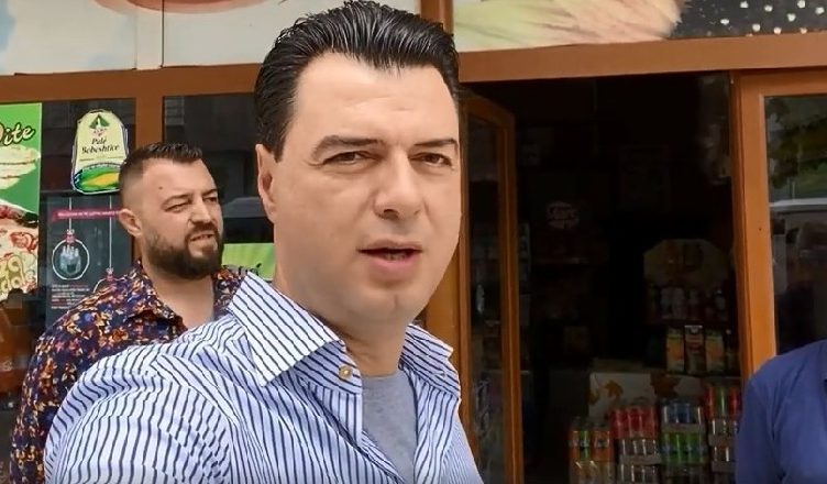 Habit Salianji: Kurrë s’e kisha parë Korçën ashtu, të përmalluar për Lulin! Qytetarët me padurim prisnin Bashën, vërshuan rrugëve Habit Salianji: Kurrë s’e kisha parë Korçën ashtu, të përmalluar për Lulin! Qytetarët me padurim prisnin Bashën, vërshuan rrugëve