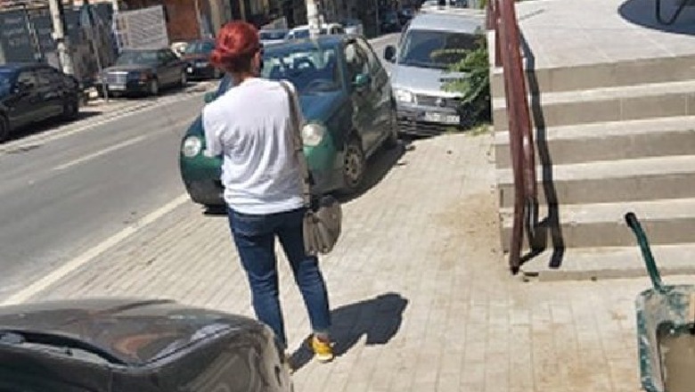 Këngëtarja deputete e prekur me COVID fotografohet në rrugë dhe tregon arsyen! Kryeinfermierja e Pulmologjisë egërsohet: Të burgoset, theu karantinën! Këngëtarja deputete e prekur me COVID fotografohet në rrugë dhe tregon arsyen! Kryeinfermierja e Pulmologjisë egërsohet: Të burgoset, theu karantinën!