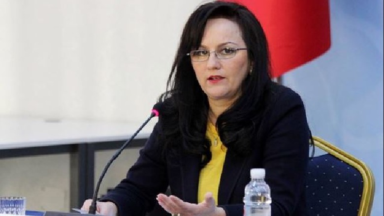 Shefja e ISHSH-së, Vjollca Braho shtrohet tek Sanatoriumi, dyshohet se është infektuar me COVID Shefja e ISHSH-së, Vjollca Braho shtrohet tek Sanatoriumi, dyshohet se është infektuar me COVID