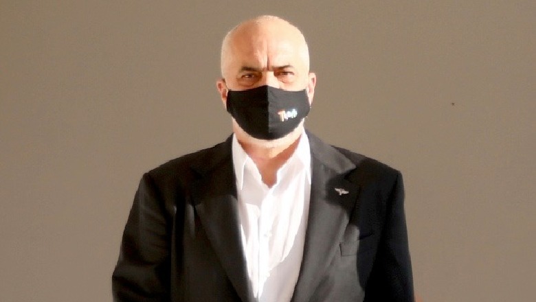 Rama mesazh për qytetarët përmes fotos: Mos harroni maskat në mjedise të mbyllura Rama mesazh për qytetarët përmes fotos: Mos harroni maskat në mjedise të mbyllura