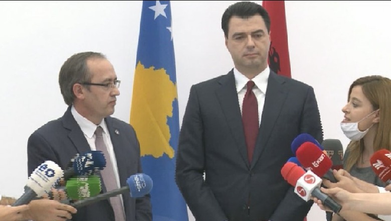 E hëna “zien’ për listat”! Basha ikën të fshihet atje ku ka bërë gjëmën dhe milionat… Kosovë E hëna “zien’ për listat”! Basha ikën të fshihet atje ku ka bërë gjëmën dhe milionat… Kosovë