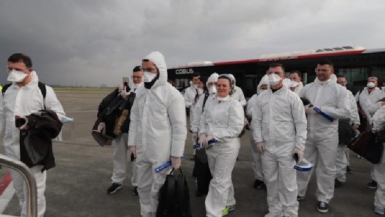 ‘Në Itali kuptova betimin e Hipokratit’, mjeku shqiptar për ‘La Repubblica’: U grinda me bashkëshorten për të ardhur këtu ‘Në Itali kuptova betimin e Hipokratit’, mjeku shqiptar për ‘La Repubblica’: U grinda me bashkëshorten për të ardhur këtu