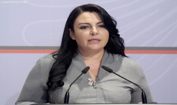 ‘A keni motra ju?, Ministrja Balluku e revoltuar: “Kam muaj që as denjoj t`i përgjigjem cirkut, por sot kaloi çdo limit..”