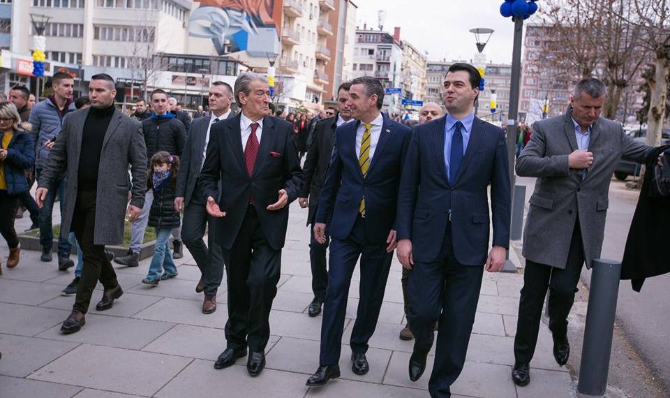 Në dreq listat e PD-istat! Luli Basha nuk mund ta lërë Hotin dhe Kosovën e “përmalluar” të pres! Në dreq listat e PD-istat! Luli Basha nuk mund ta lërë Hotin dhe Kosovën e “përmalluar” të pres!