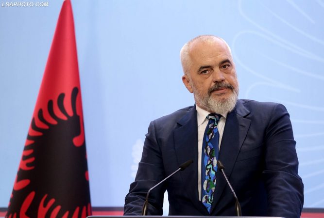 Rama fillon ditën me urim: Gëzuar Kurban Bajramin! Rama fillon ditën me urim: Gëzuar Kurban Bajramin!