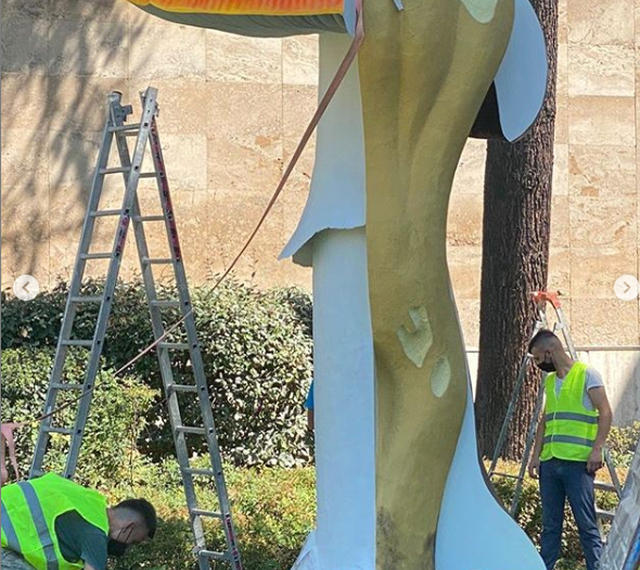 Molotovar, kujdes se do i’u tmerroi! Rama rikthen “kërpurdhën” e famshme pas dëmtimit nga lularët, por me një ndryshim: Karakteristika e kësaj është se kur goditet rritet