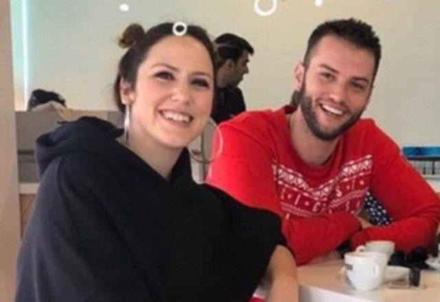 Së shpejti pritet të bëhen prindër/ Eduart Grishaj zbulon detaje për dasmën dhe emrin e djalit të tyre Së shpejti pritet të bëhen prindër/ Eduart Grishaj zbulon detaje për dasmën dhe emrin e djalit të tyre