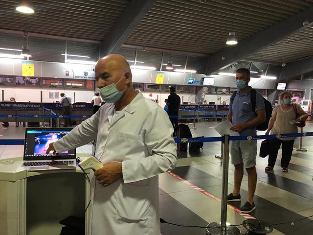 Instalohen kamera termike në Portin e Durrësit, prefekti i qarkut ka një thirrje për qytetarët Instalohen kamera termike në Portin e Durrësit, prefekti i qarkut ka një thirrje për qytetarët