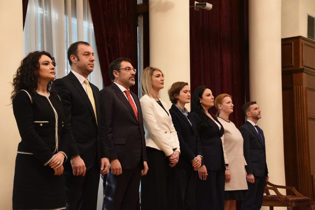 Edi Rama jep sinjale për ndryshime në qeveri: Zbardhen paralajmërimet në takimet me deputetët e krerët e bashkive, ja ministrat që pritet të lëvizin Edi Rama jep sinjale për ndryshime në qeveri: Zbardhen paralajmërimet në takimet me deputetët e krerët e bashkive, ja ministrat që pritet të lëvizin