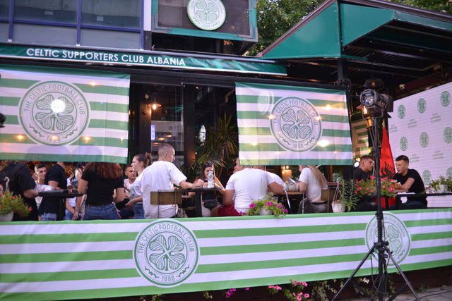 Ilir Meta ia “fut” vetes publikisht, pamjet që e nxjerrin ‘zbuluar’ Ilir Meta ia “fut” vetes publikisht, pamjet që e nxjerrin ‘zbuluar’