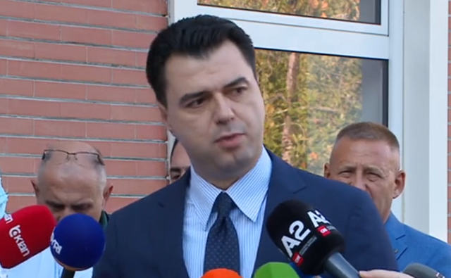 Luli Basha luan bllofin! FLet pas takimit me Metën dhe aleatët “vetë kryetarë e vete anëtarë”: Pranojmë listat e hapura 100%, por me një kusht… jo heqjen e koalicioneve parazgjedhore! Luli Basha luan bllofin! FLet pas takimit me Metën dhe aleatët “vetë kryetarë e vete anëtarë”: Pranojmë listat e hapura 100%, por me një kusht… jo heqjen e koalicioneve parazgjedhore!