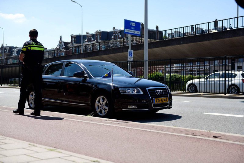 Dy orë nga marrja në pyetje e Presidentit, në çfarë cilësie po e interviston Specialja Hashim Thaçin? Dy orë nga marrja në pyetje e Presidentit, në çfarë cilësie po e interviston Specialja Hashim Thaçin?