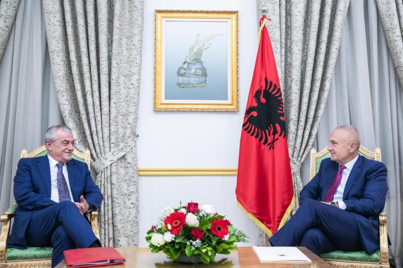 Luftë e fortë mes politikës dhe amerikanëve për Kushtetuesen, Meta takon Ruçin për të gjetur akordin final, Kim-Soreca ultimatum Tushës të jetë e pavarur Luftë e fortë mes politikës dhe amerikanëve për Kushtetuesen, Meta takon Ruçin për të gjetur akordin final, Kim-Soreca ultimatum Tushës të jetë e pavarur