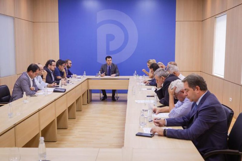 Negociatat e PS me opozitën parlamentare! PD-LSI: Drafti i 5 qershorit të mos ndryshojë, të hiqet dorë nga manovrat Negociatat e PS me opozitën parlamentare! PD-LSI: Drafti i 5 qershorit të mos ndryshojë, të hiqet dorë nga manovrat