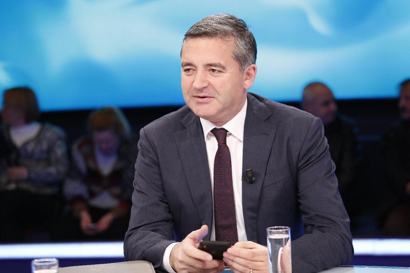 “Po përhapni panik”! Blendi Klosi debat me ekspertin pas shtimit të rasteve me Covid-19 “Po përhapni panik”! Blendi Klosi debat me ekspertin pas shtimit të rasteve me Covid-19