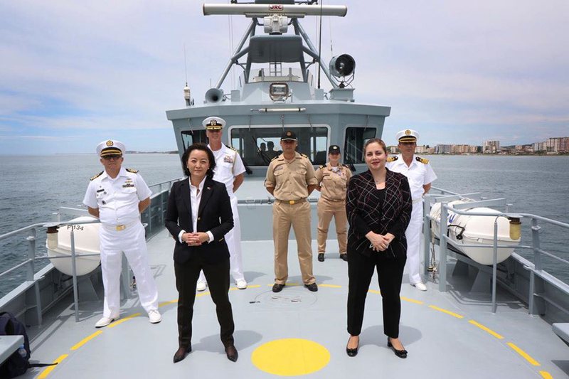 Yuri Kim lundron në gjirin e Vlorës bashkë me ministren Xhaçka, Ambasada Amerikane jep mesazhin e fuqishëm Yuri Kim lundron në gjirin e Vlorës bashkë me ministren Xhaçka, Ambasada Amerikane jep mesazhin e fuqishëm