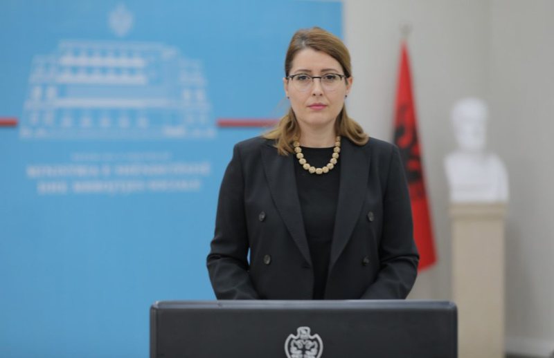 “Na kërkohen dy gjëra shumë të thjeshta”! Ministrja Ogerta Manastirliu publikon mesazhin e rëndësishëm për parandalimin e përhapjes së koronavirusit (Video)