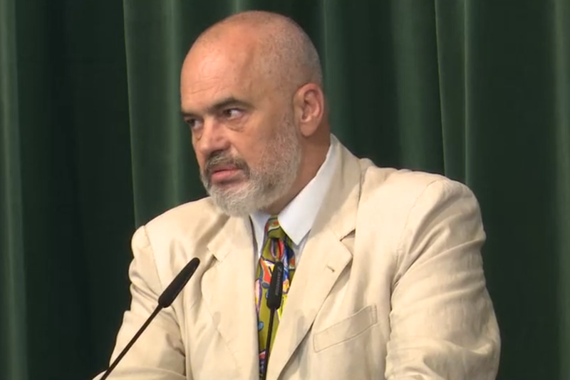 Kryeministri Rama ‘thumbon’ hapur opozitën: Pretendojnë që do iu japin shqiptarëve të hanë me lugë flori!