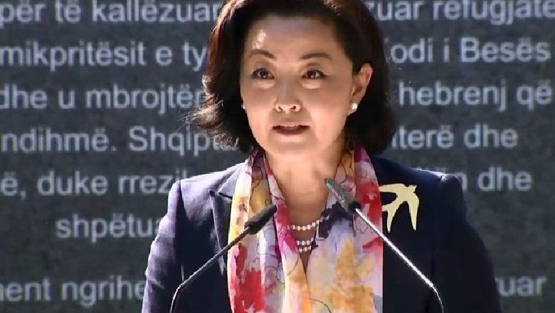 “Histori frymëzuese e besës shqiptare”! Ambasadorja Yuri Kim jep mesazhin e fortë: SHBA e ka vlerësuar… “Histori frymëzuese e besës shqiptare”! Ambasadorja Yuri Kim jep mesazhin e fortë: SHBA e ka vlerësuar…