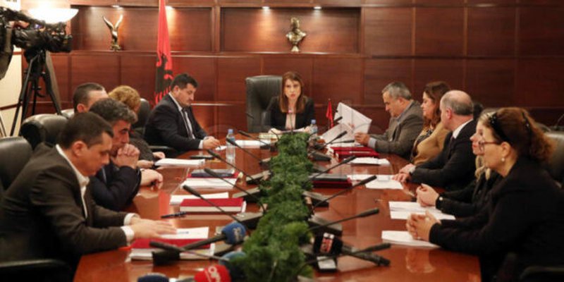 Kushtetuesja, KLGJ hap 5 vende të lira në Gjykatën e Lartë, ndërkombëtarët shtojnë presionet ndaj Tushës