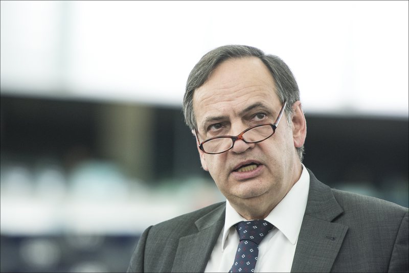 Detyra e tij si këshilltar i Ruçit u shoqërua me polemika, Fleckentein përgjigjet për akuzat: Disa politikanë nuk janë të kënaqur, por do t’i bind!