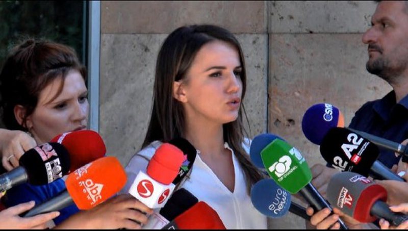 Mbledhja e Këshillit Politik, Rudina Hajdari lëshon thirrjen e fortë për Bashën: Mos dërgo një person që ka zero vota, por… Mbledhja e Këshillit Politik, Rudina Hajdari lëshon thirrjen e fortë për Bashën: Mos dërgo një person që ka zero vota, por…