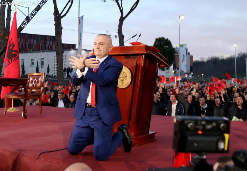 Vijon zbythja e socialistve para presidentit “këmboraxhi”! Tërhiqet sërish Rama: I “rikthen” Ilir Metës betimin e gjyqtarëve të Kushtetueses Vijon zbythja e socialistve para presidentit “këmboraxhi”! Tërhiqet sërish Rama: I “rikthen” Ilir Metës betimin e gjyqtarëve të Kushtetueses