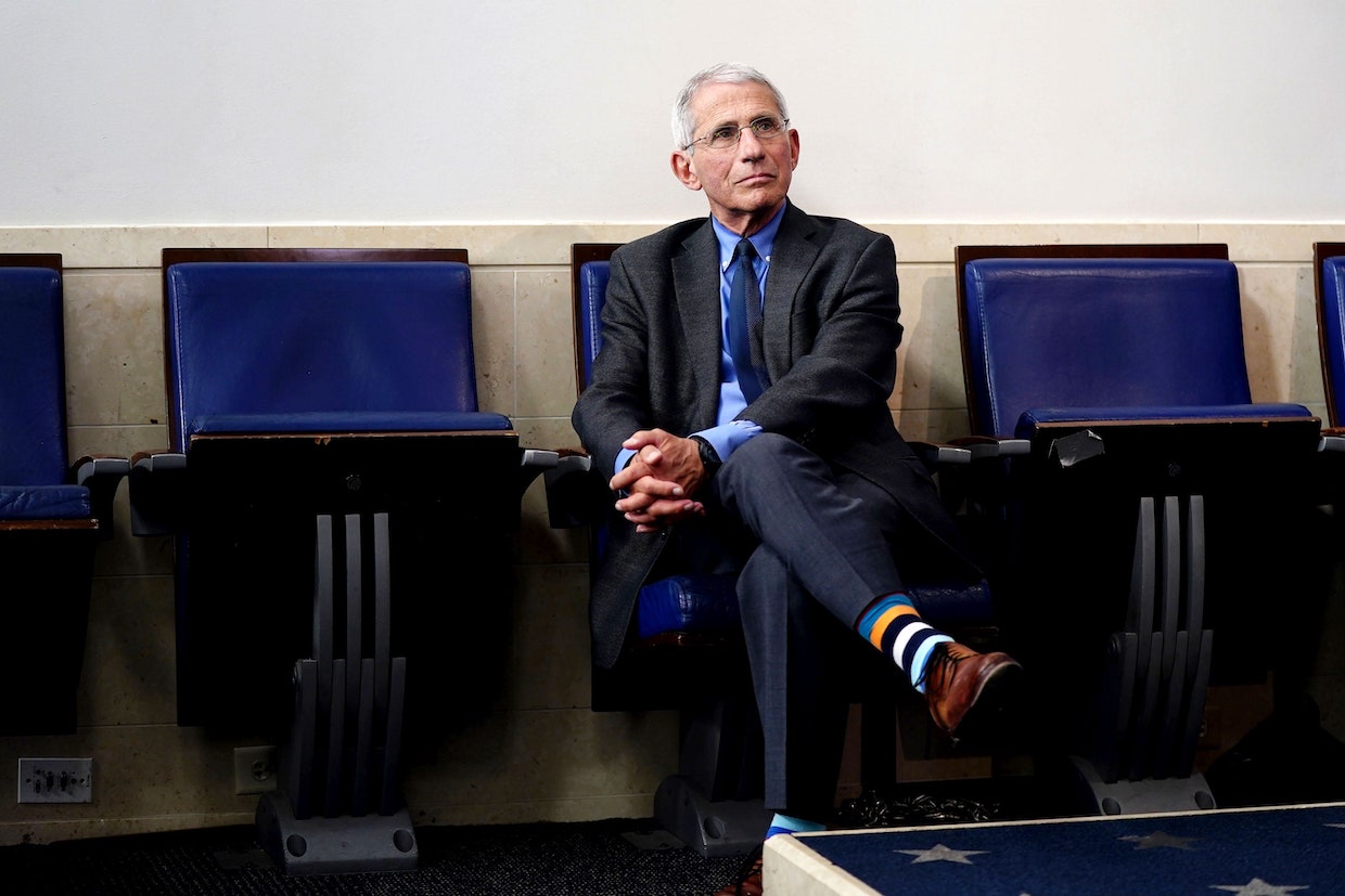 Eksperti amerikan për sëmundjet infektive kritika të forta Britanisë, zbulon ku gaboi me aprovimin e vaksinës