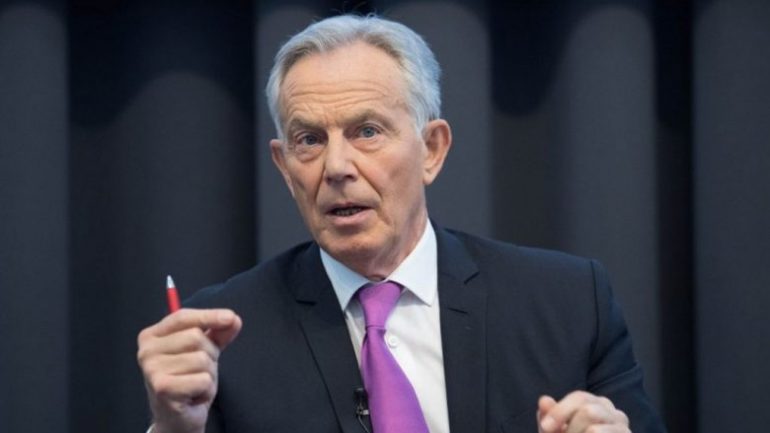 Paralajmëron Tony Blair: Koronavirusi nuk do të zhduket, njerëzit duhet të mësohen të jetojnë me të Paralajmëron Tony Blair: Koronavirusi nuk do të zhduket, njerëzit duhet të mësohen të jetojnë me të