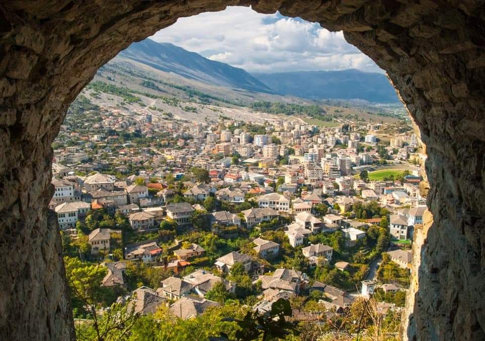 “Shqipëria e bukur”! Rama promovon qytetin e gurtë