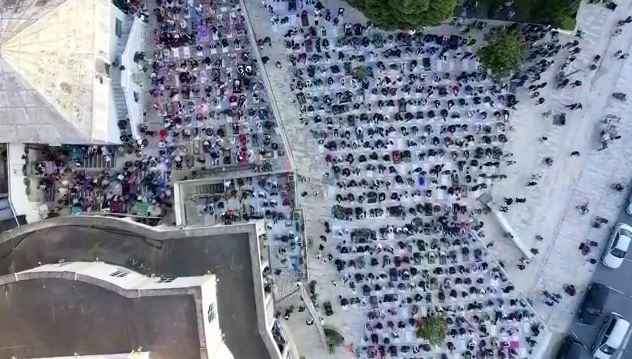 Besimtarët myslimanë festojnë sot Kurban Bajramin, pandemia ndryshon ritet e festës (Video)
