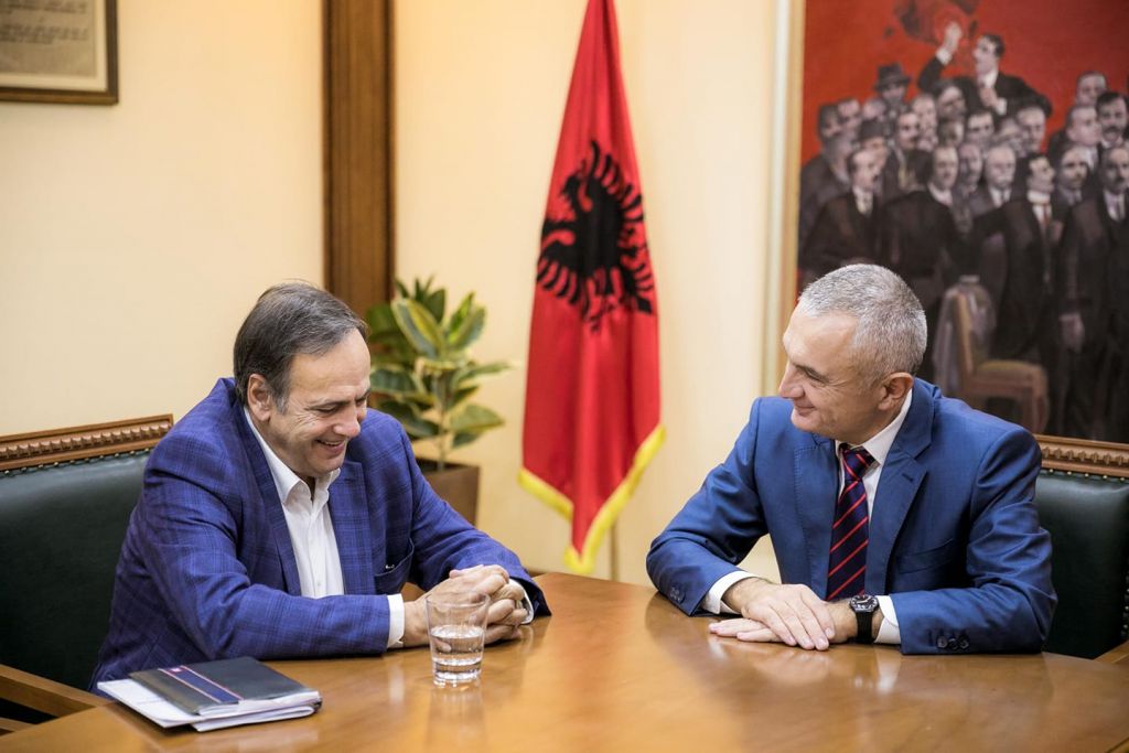 Fleckenstein i përgjigjet opozitës: S’mund të më blesh mua, akuzat nga njerëz aspak seriozë