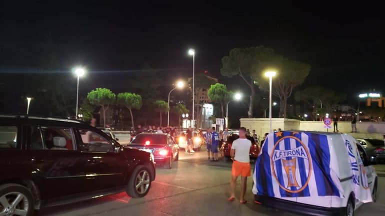 VIDEO/ Titulli kampion në Superligë, tifozët e Tiranës festojnë në rrugët e kryeqytetit VIDEO/ Titulli kampion në Superligë, tifozët e Tiranës festojnë në rrugët e kryeqytetit