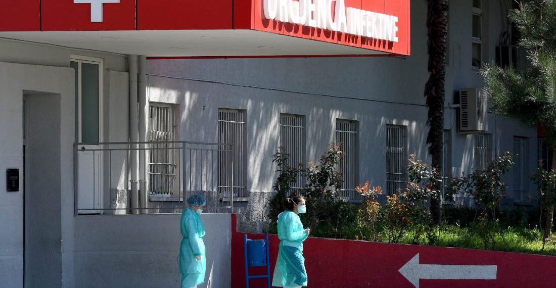 68 raste të reja dhe 2 humbje jetë nga COVID-19, rritet numri i pacientëve të intubuar! ‘Infektohet’ Spitali i Traumës, 5 bluza të bardha të prekura në Spitalin Elbasan