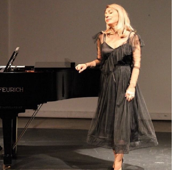 Këngëtarja e njohur shqiptare rezulton pozitive me COVID-19, reagon e revoltuar: “Për shkak të papërgjegjshmërisë së disa personave” Këngëtarja e njohur shqiptare rezulton pozitive me COVID-19, reagon e revoltuar: “Për shkak të papërgjegjshmërisë së disa personave”