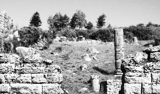 ALBANOPOLISI, Qyteti antik, pak minuta larg Ministrisë së Kulturës i braktisur…nuk figuron në asnjë guidë turistike ALBANOPOLISI, Qyteti antik, pak minuta larg Ministrisë së Kulturës i braktisur…nuk figuron në asnjë guidë turistike