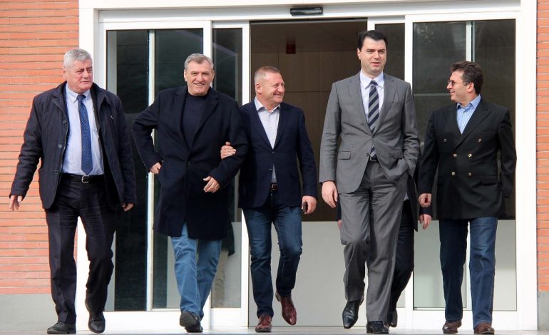 Ne do i fitojmë zgjedhjet! Dash Shehu justifikon Luli Bashën që nuk shkon në mbledhjen e Këshillit Politik: Shumë mirë bëri, këshilli nuk është magjiprurës