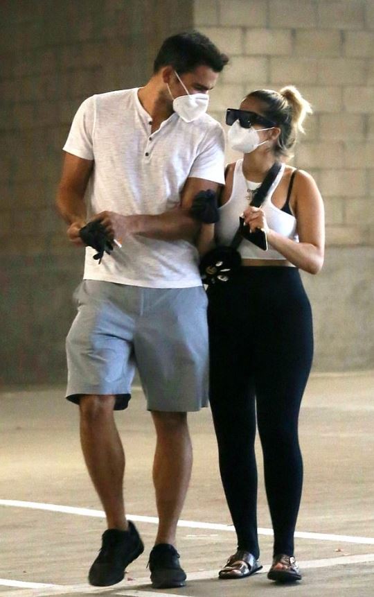 “DailyMail” publikon disa foto të këngëtares shqiptare Bebe Rexha me nje mashkull misterioz/ Bebe: “Meshkujt kanë frikë nga unë”