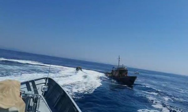 Fundoset anija ushtarake në Dhërmi