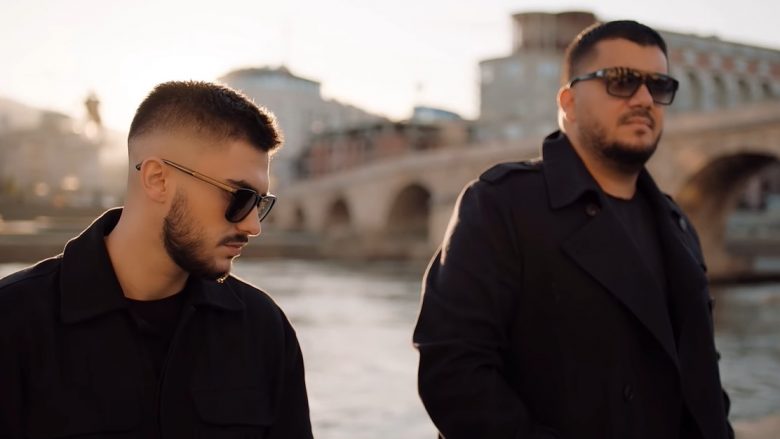 Këngëtari i njohur shqiptar që dhuroi 100 mijë euro për termetin dhe jo “këngtaruci” : Turp i Zotit të ankohemi ne për lekë dhe që s’kemi punë, kur ka plot të varfër që vuajnë për bukë Këngëtari i njohur shqiptar që dhuroi 100 mijë euro për termetin dhe jo “këngtaruci” : Turp i Zotit të ankohemi ne për lekë dhe që s’kemi punë, kur ka plot të varfër që vuajnë për bukë